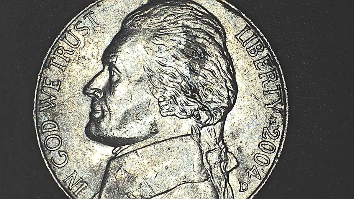 2004-D-Nickel,-A-Little-Fun-Going-On-With-This-One