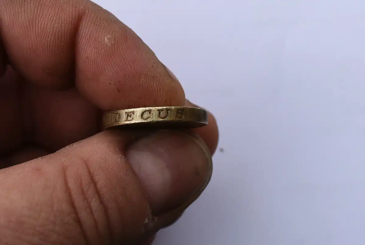 I-Think-Is-Some-1-GBp-Coin-But-Really-Old-Can-Some-Help-Identify-Please