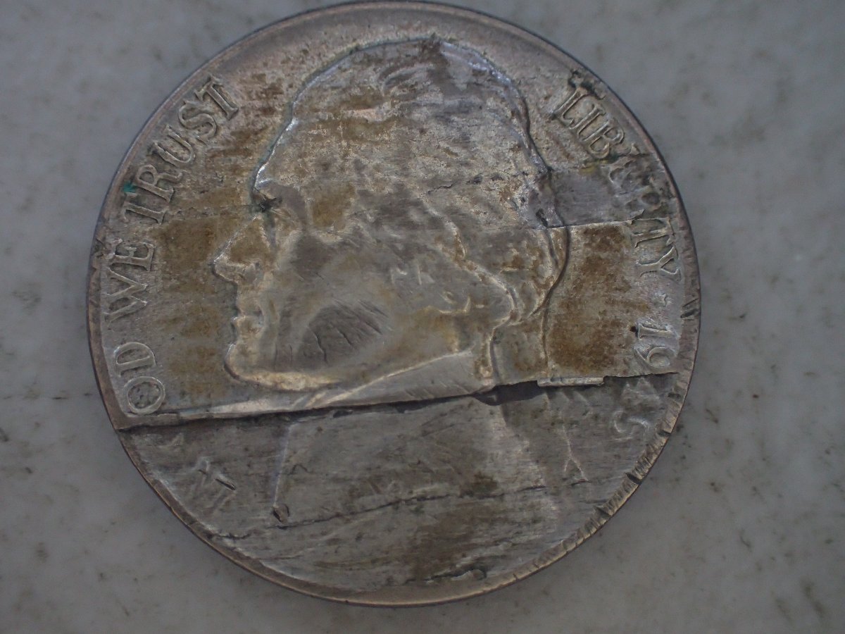 Nice-Die-Crack-Pick-Up-I-Think--1945-Nickel