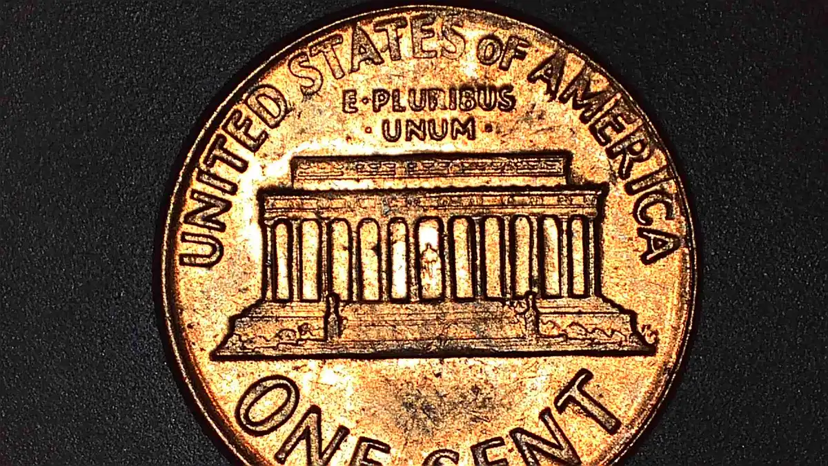 1969-D-Lincoln-Memorial-Cent---Off-Center-Reverse