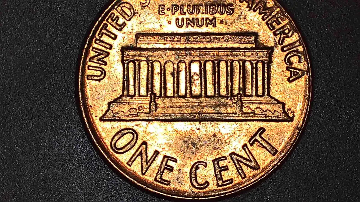 1969-D-Lincoln-Memorial-Cent---Off-Center-Reverse