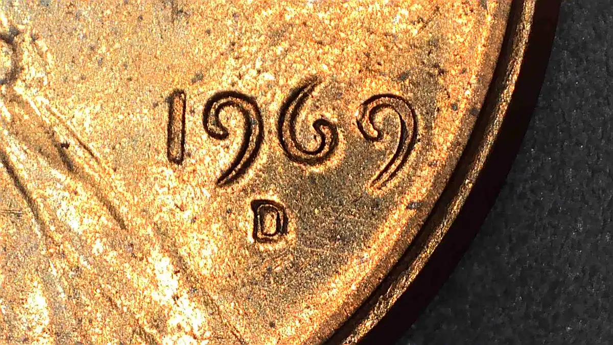 1969-D-Lincoln-Memorial-Cent---Off-Center-Reverse