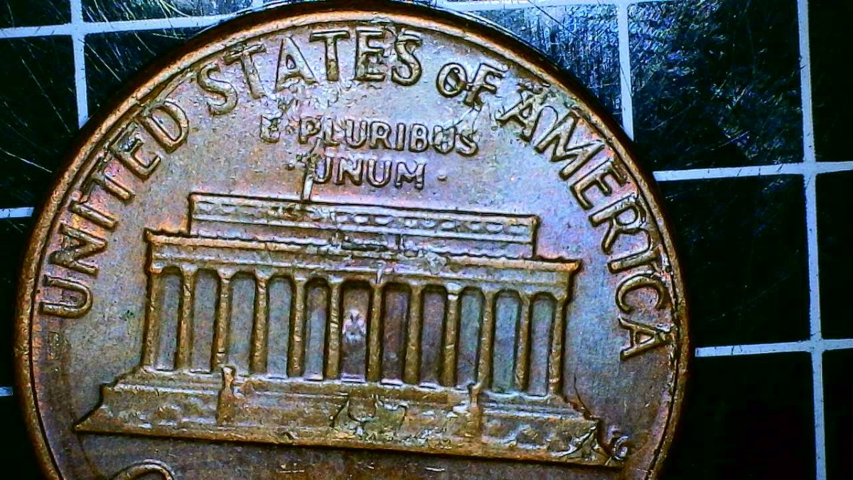 1977-D-Lincoln-Penny-Strike-Through-Or-Lamination-Error-Penny