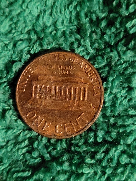 1975-D-Lincoln-Memorial-Cent-Struck-Through?