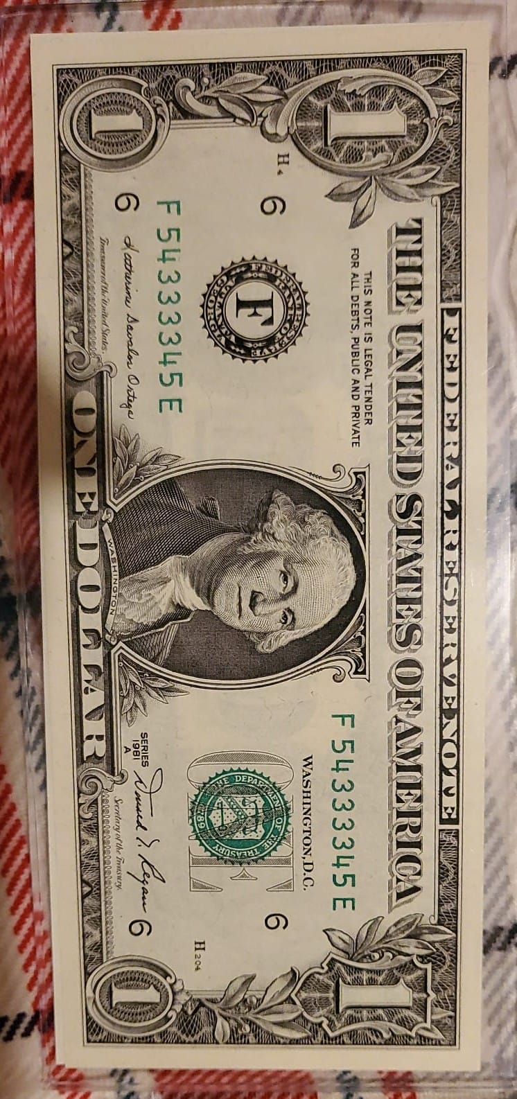 1981-And-2006-$1-Bill-With-Same-Serial-Number-54333345