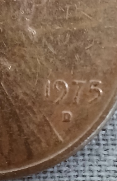 Lincoln-Memorial-1975-D-Coin-Seem-Blur-On-Obverse.