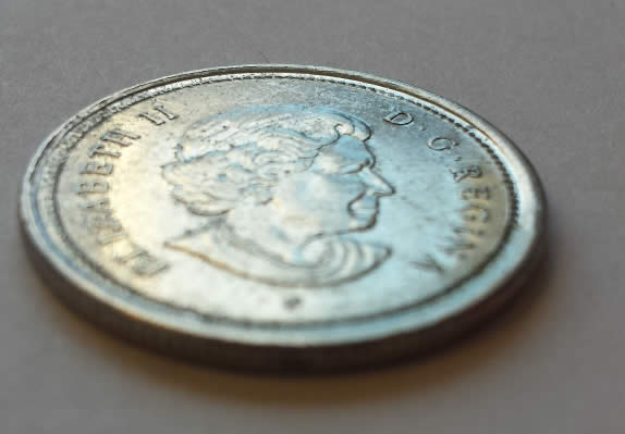 Big-Fat-Rim-On-This-2005-Quarter,-Squished-Beads,-Mint-Error-Or-PMD