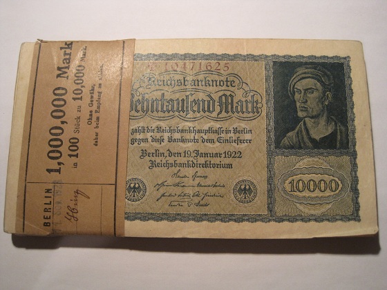 Stack-Of-100,-1922,-10000-Mark-Bonds