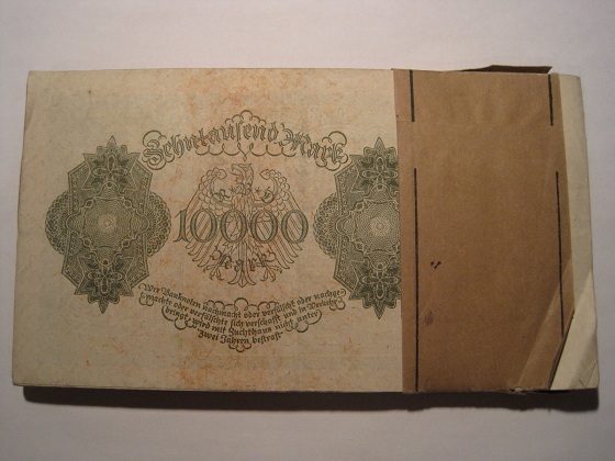Stack-Of-100,-1922,-10000-Mark-Bonds