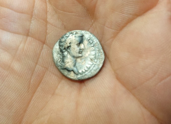 Tiberius.-14-37-Ad.-Lugdunum.-AR-Denarius