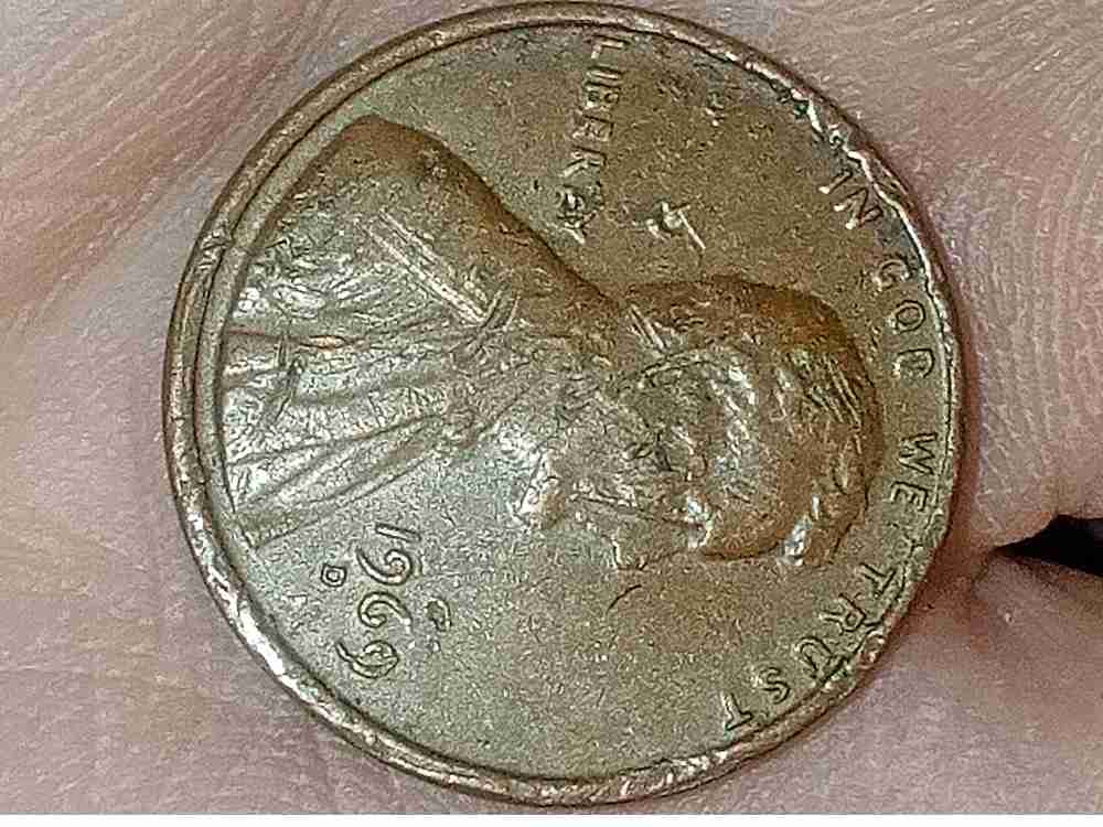 Found-1969-Error-Lincoln-Memorial-Cent-Curious-About-Value