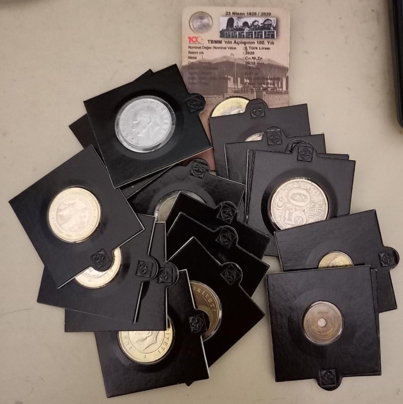 Black-Vs.-White-Coin-Flips-2x2