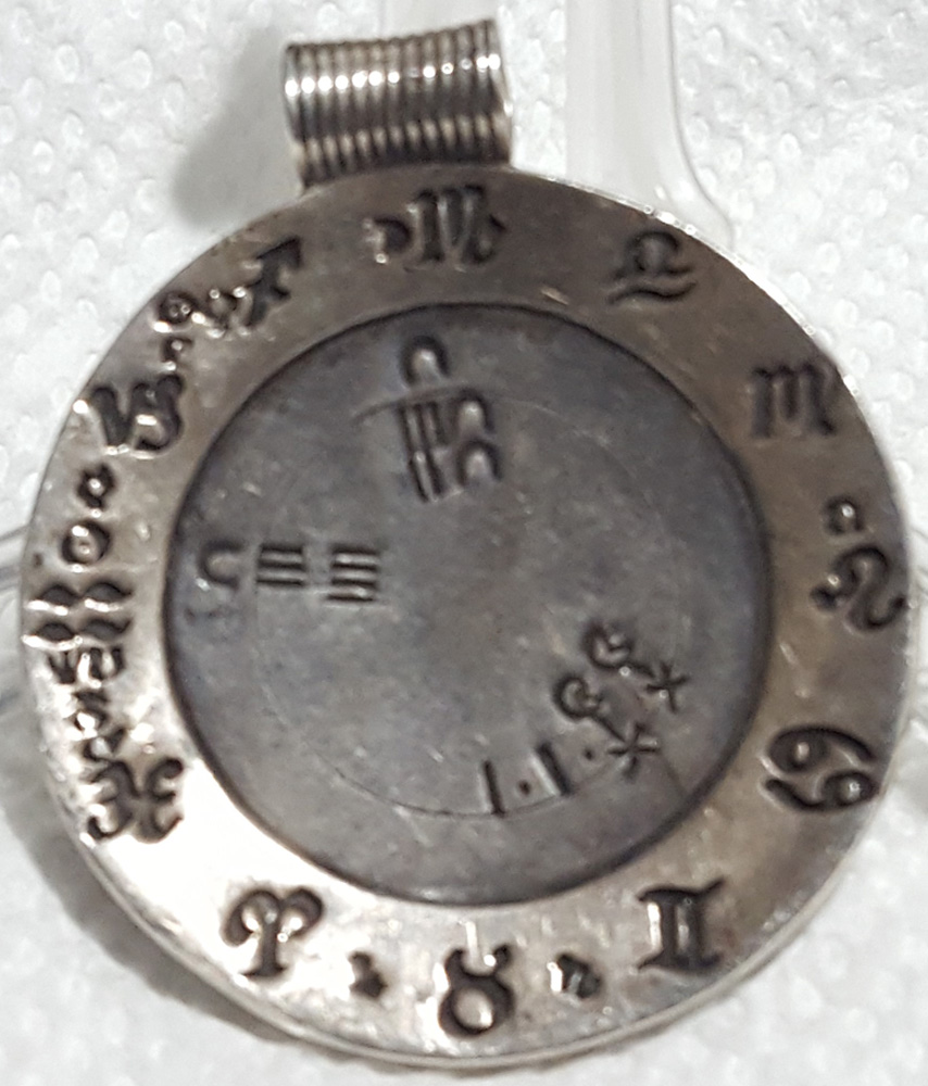 Can-Anyone-Identify-The-Hieroglyphics-On-The-Back-Of-This-Egyptian-Medal?