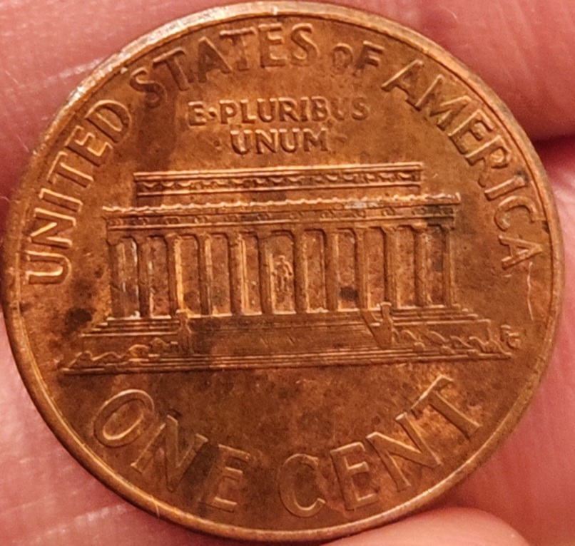 1999-D-Lincoln-Cent---Hairs-In-Coin?