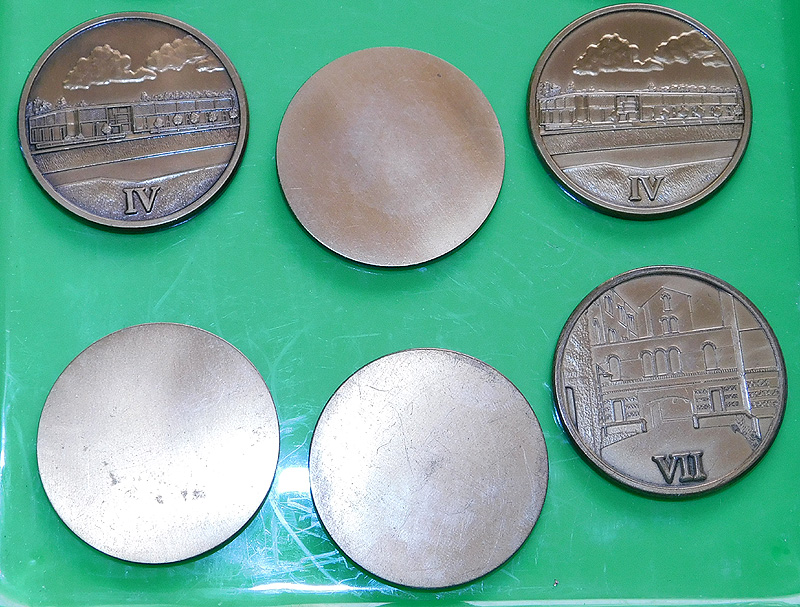 Need-Help-Identifying-Medals/Medallions-With-Buildings-And-Roman-Numerals