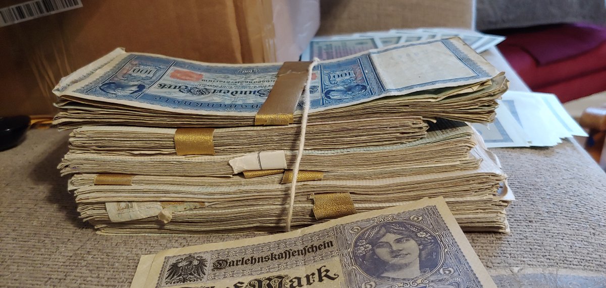 Shoe-Box-Full-Of-German-Bank-Notes