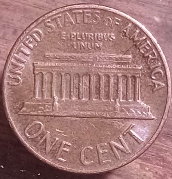 1969-D-One-Cent,-Did-I-Find-A-Floating-Roof-Variety-\-Error?