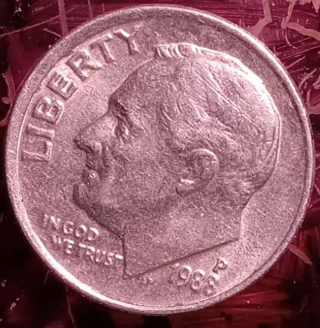 1988-P--10-Cent.-Is-It-Broadstruck,-Also-Has-It-A-Die-Chipped-In-The-Eye?
