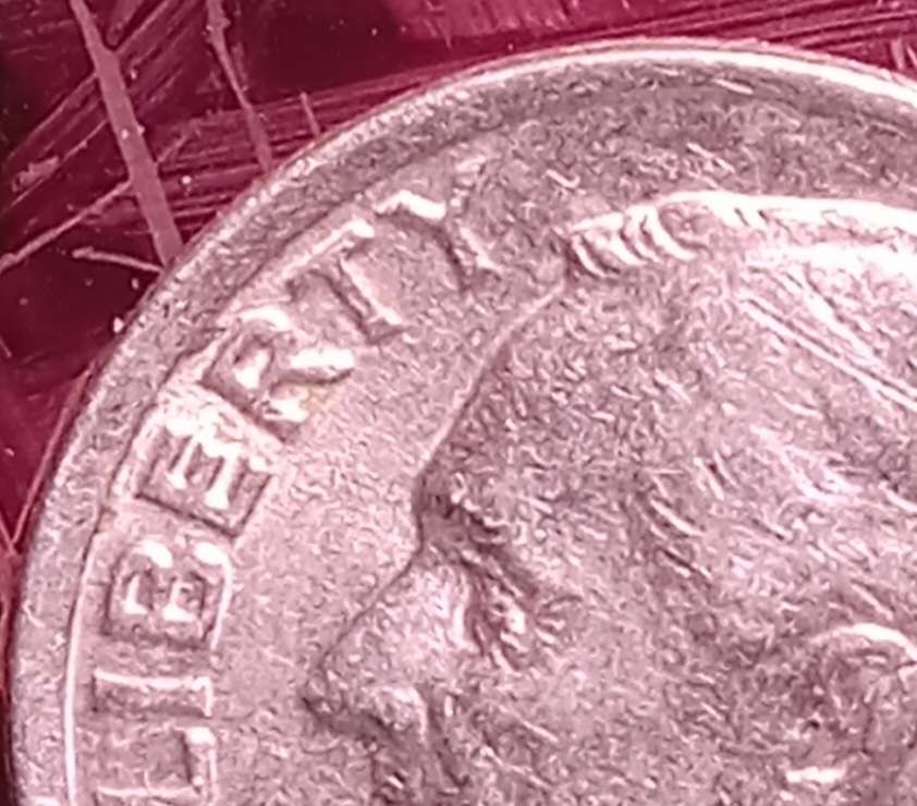 1988-P--10-Cent.-Is-It-Broadstruck,-Also-Has-It-A-Die-Chipped-In-The-Eye?