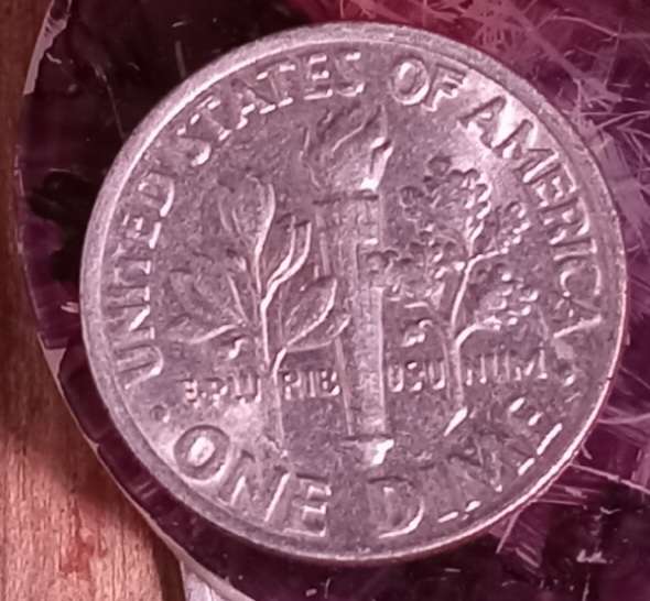 1988-P--10-Cent.-Is-It-Broadstruck,-Also-Has-It-A-Die-Chipped-In-The-Eye?