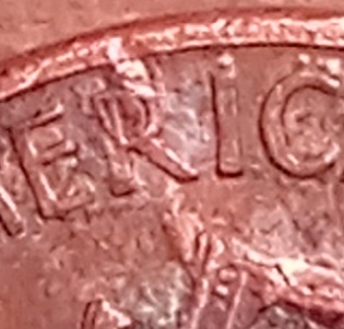 1990-P-1-Cent.-Does-This-Coin-Exibit-A-Bisecting-Die-Crack?