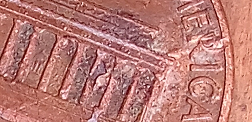 1990-P-1-Cent.-Does-This-Coin-Exibit-A-Bisecting-Die-Crack?