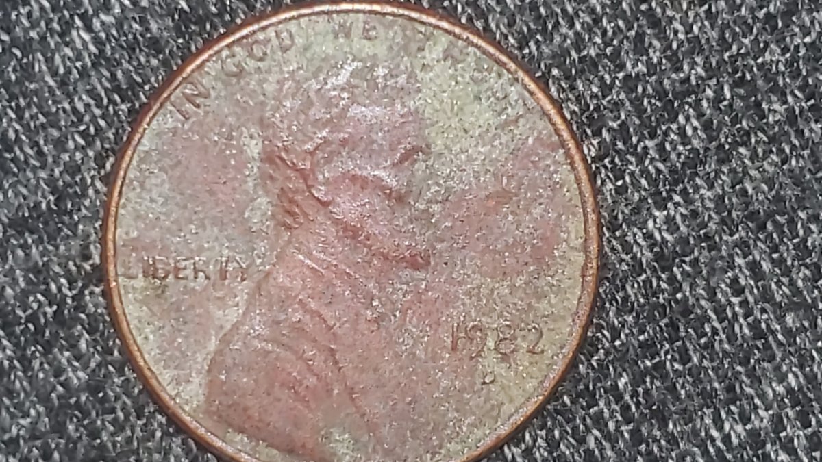 Small-Date-Or-Large-Date-1982-D-Cent-Coin?