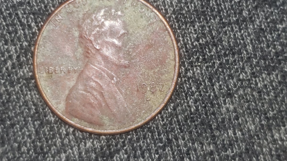 Small-Date-Or-Large-Date-1982-D-Cent-Coin?