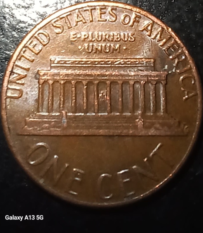 I-Found-This-1983-D-Penny-It-Look-Like-It-Has-Double-In-It-In-Front-Of-Lincoln's-Face