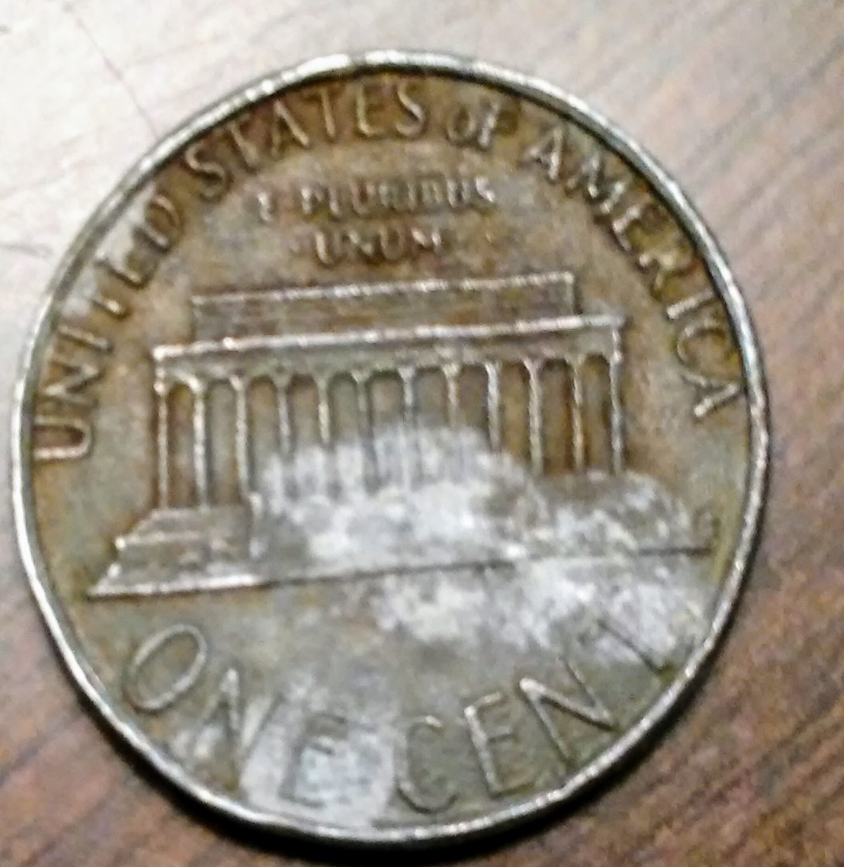 Lincoln,-Penny-1983-D...its-Not-Not-Copper,-What-Is,-It?