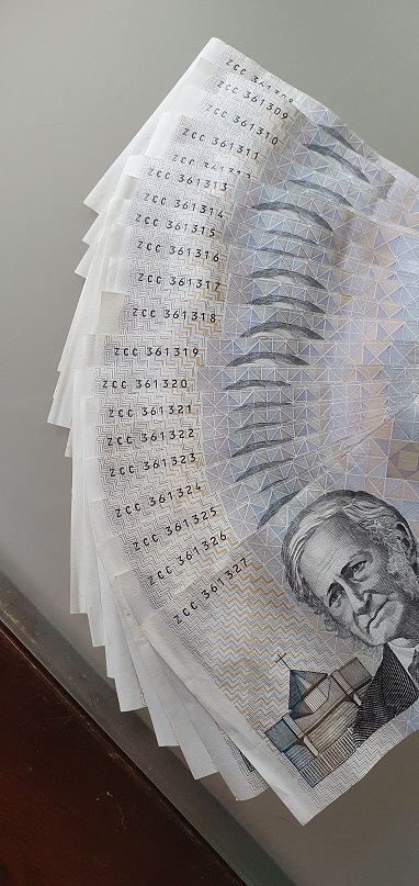Consecutive-Australian-$100-Paper-Notes---Idea-Of-Value?