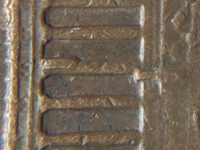 1970-D-Lincoln-Memorial-Cent,-Extra-Material-On-Column