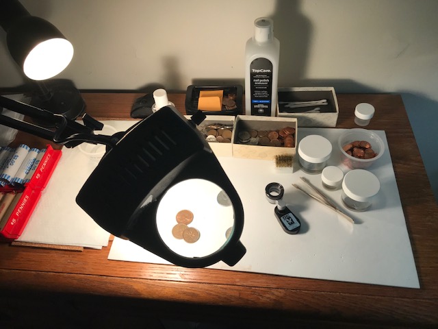 Coin-Roll-Hunting-Workstations