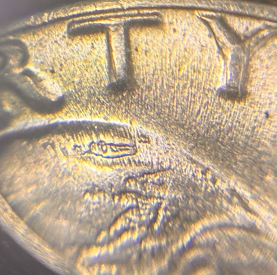 1982-D-Mint-Washington-Quarter.-Die-Crack-On-Top-Of-Washington's-Head