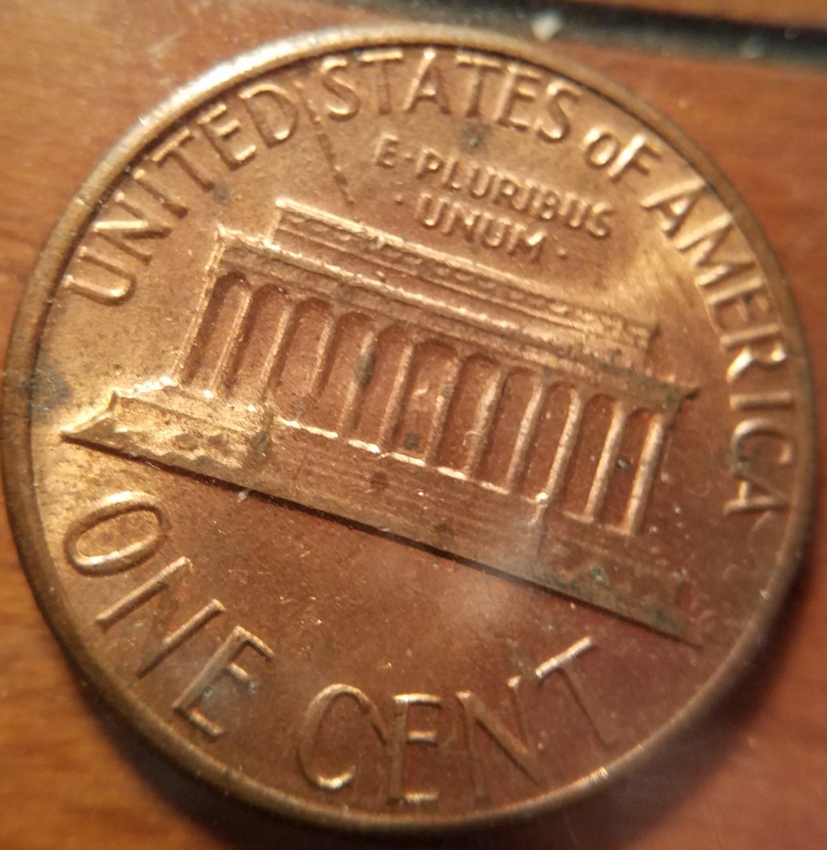 1982-P-Small-Date-With-Reverse-Die-Crack