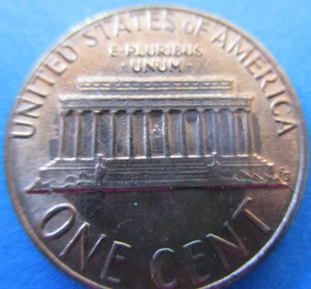 1985-Lincoln-Penny-Showing-Part-Of-Memorial-On-Front-Of-Coin