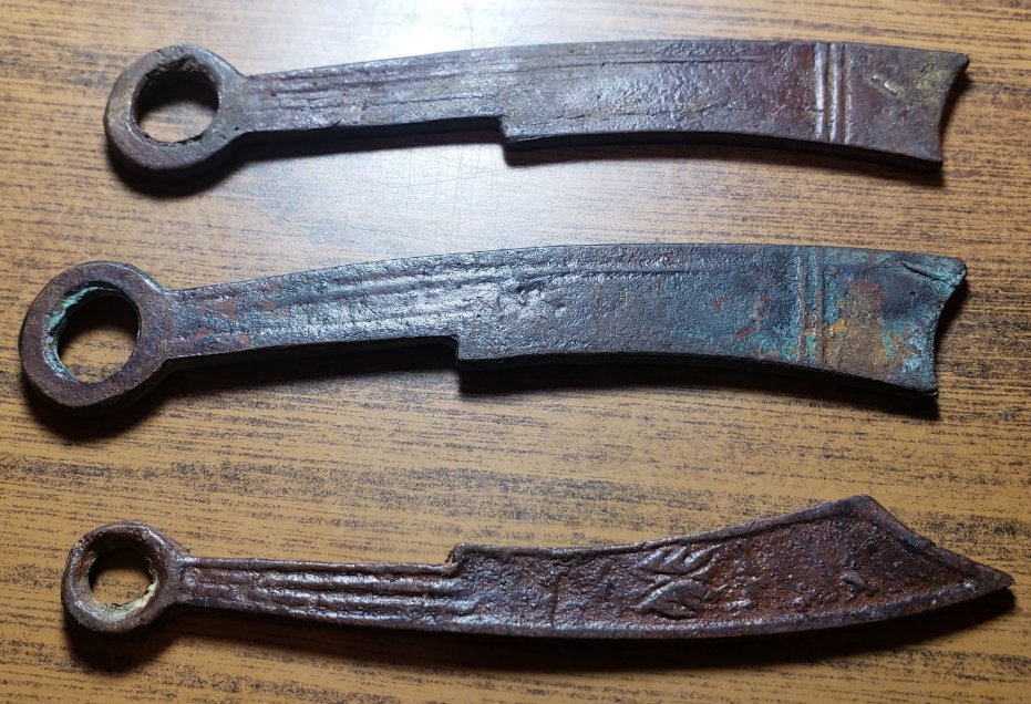 Small-Ancient-Chinese-Metal-Swords-Unknown