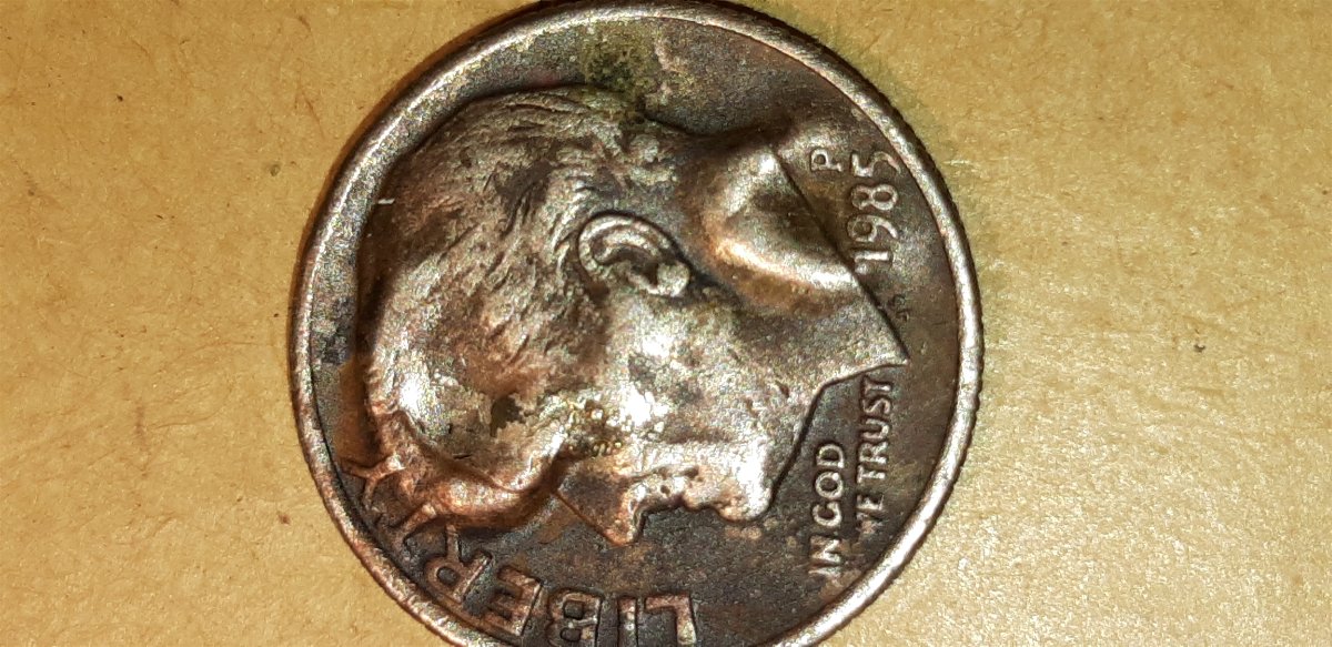 1985-P-Dime-With-Extra-Material-Copper-And-Some-Strange-Dimples-In-Both-S