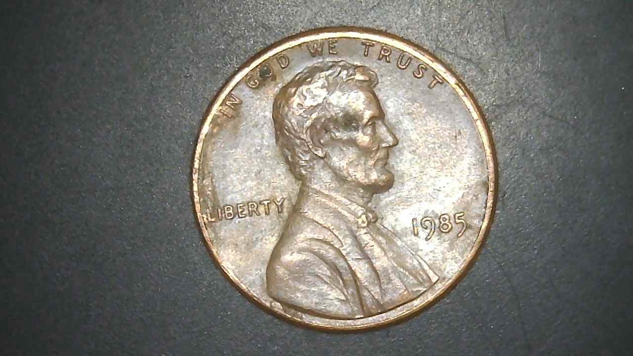 1985-LMC-Looking-At-Crack-Extending-From-Memorial