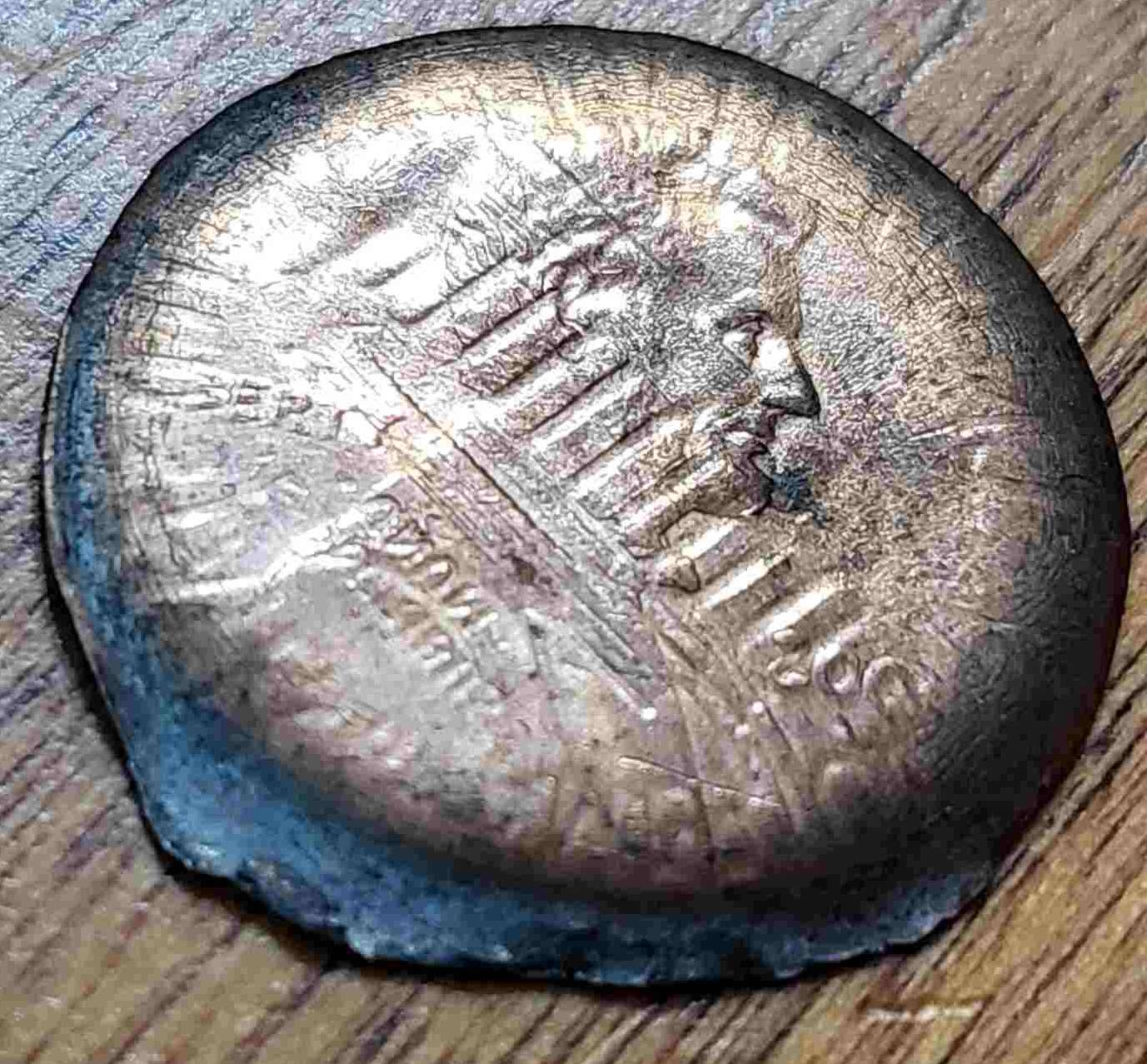 Lincoln-Memorial-Cent---Was-Going-Through-My-Change-And-Found-This.-Any-Ideas?