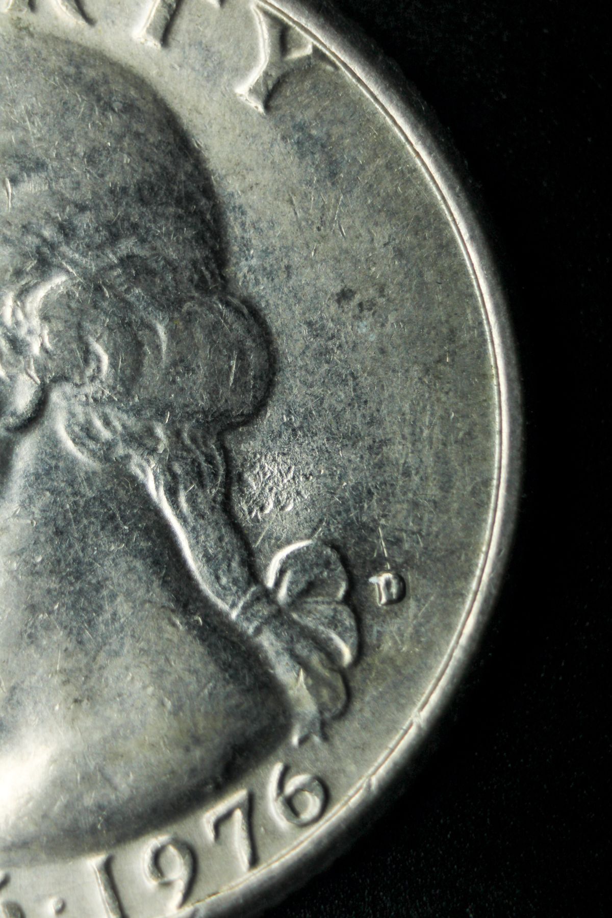 1976-D-Quarter-Struck-Though-Grease/Debris