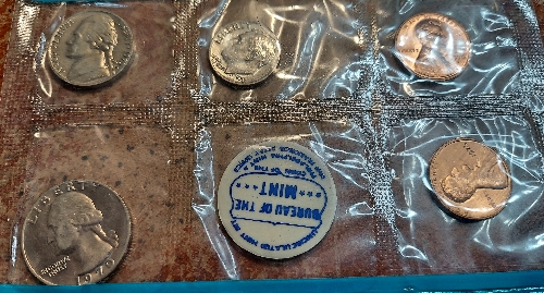 Should-There-Be-An-S-Nickel-In-A-1970-Lg-Dt-Mint-Set?