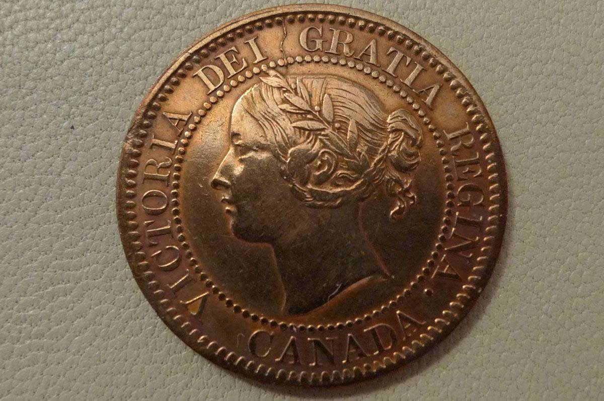 Post-A-Coin-Or-Medal-With-A-Die-Crack!