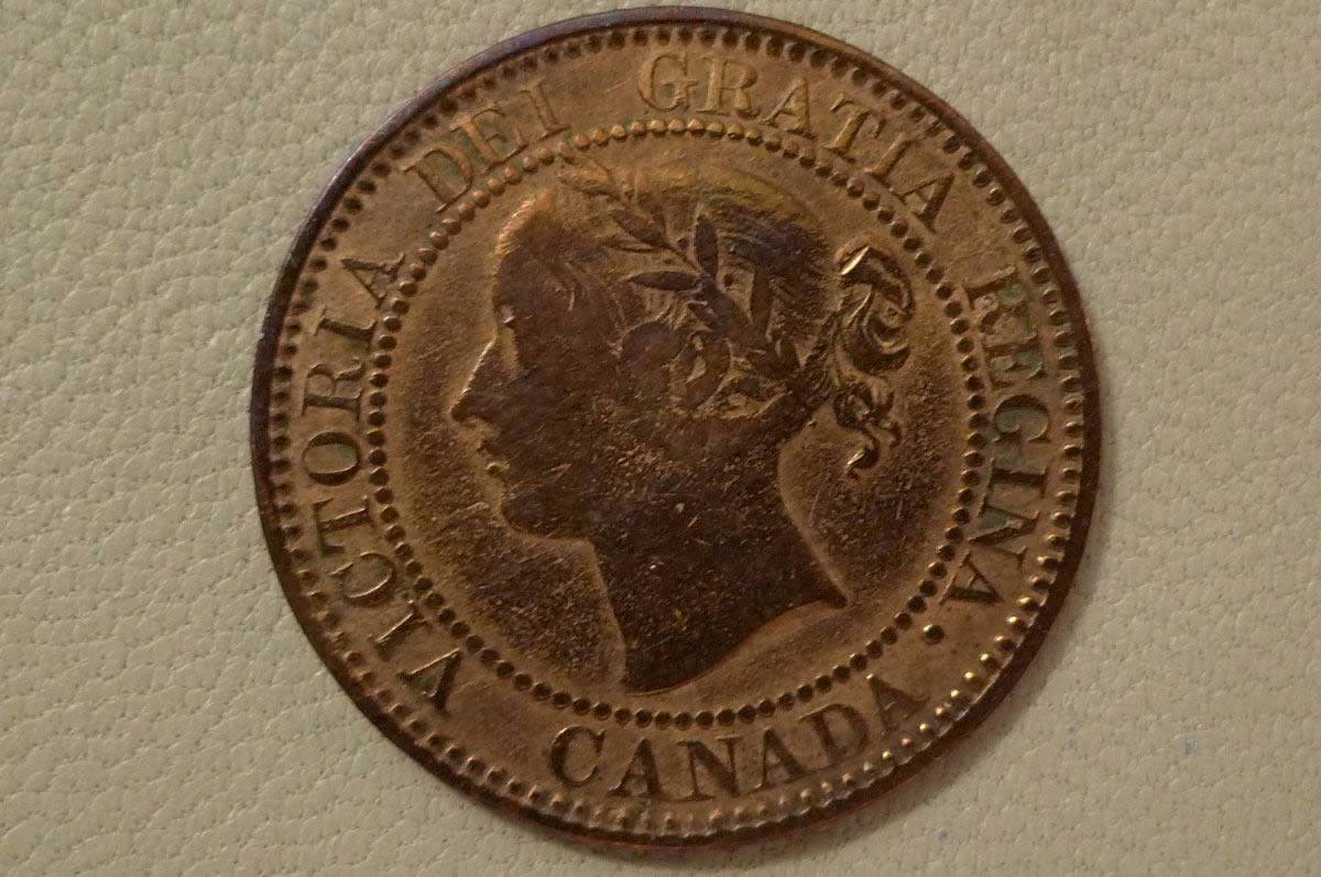 Post-A-Coin-Or-Medal-With-A-Die-Crack!