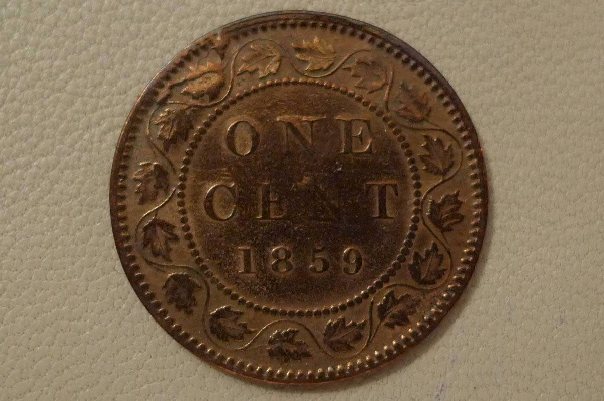 Post-A-Coin-Or-Medal-With-A-Die-Crack!