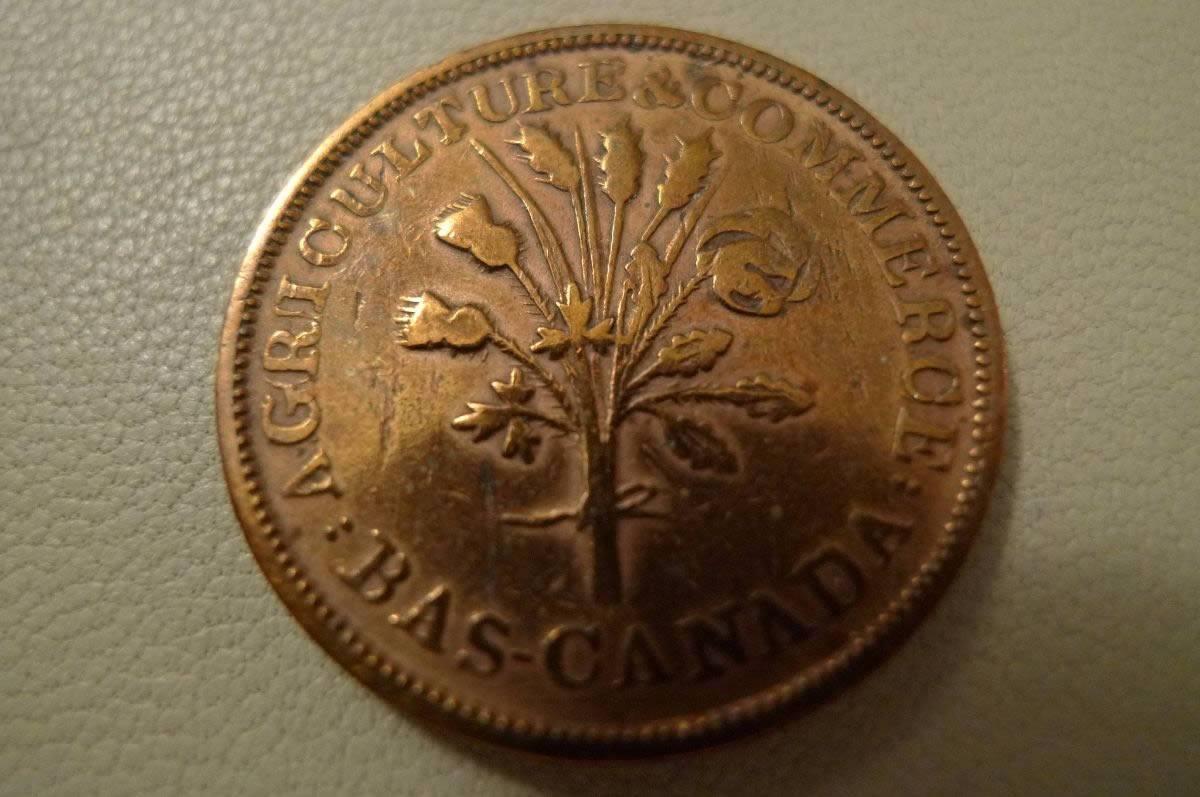 Post-A-Coin-Or-Medal-With-A-Die-Crack!