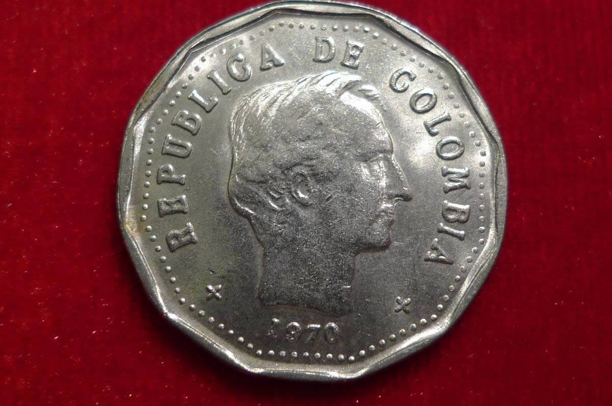 Post-A-Coin-Or-Medal-With-A-Die-Crack!
