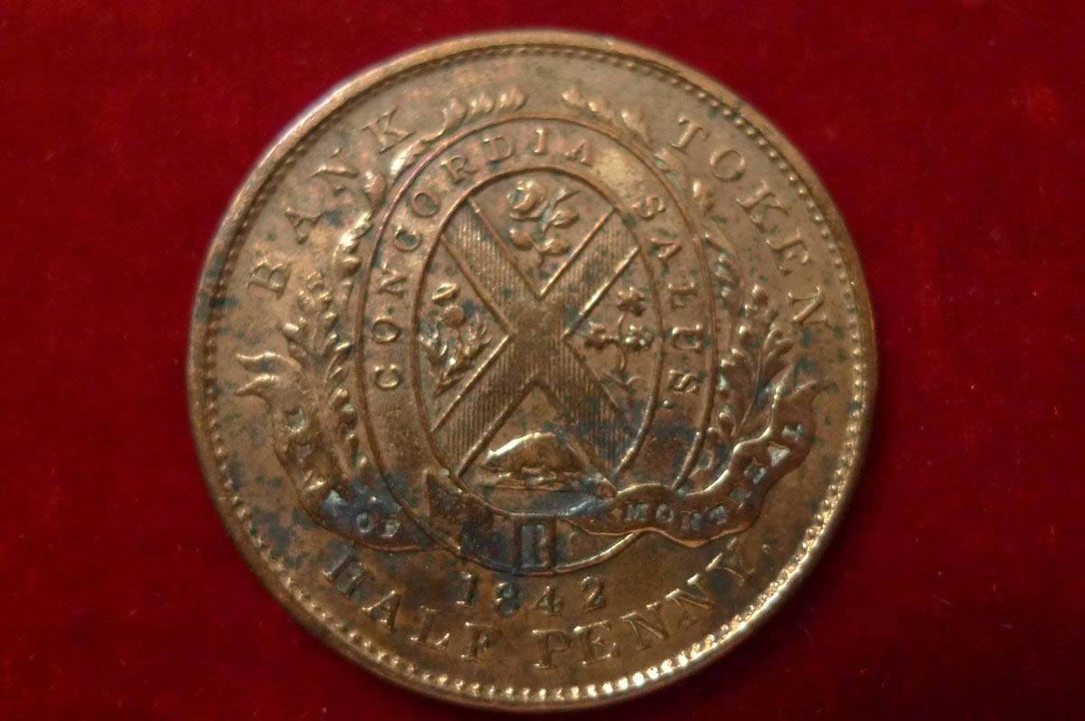 Post-A-Coin-Or-Medal-With-A-Die-Crack!