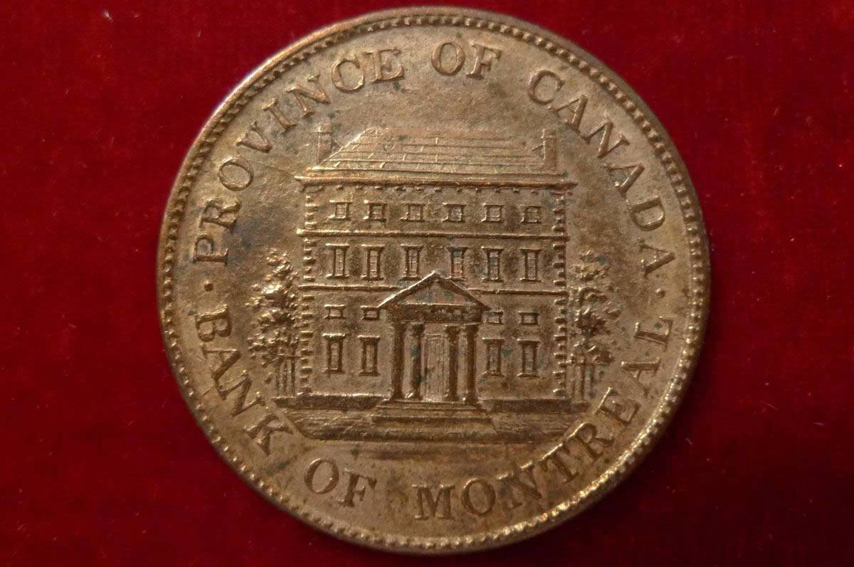 Post-A-Coin-Or-Medal-With-A-Die-Crack!