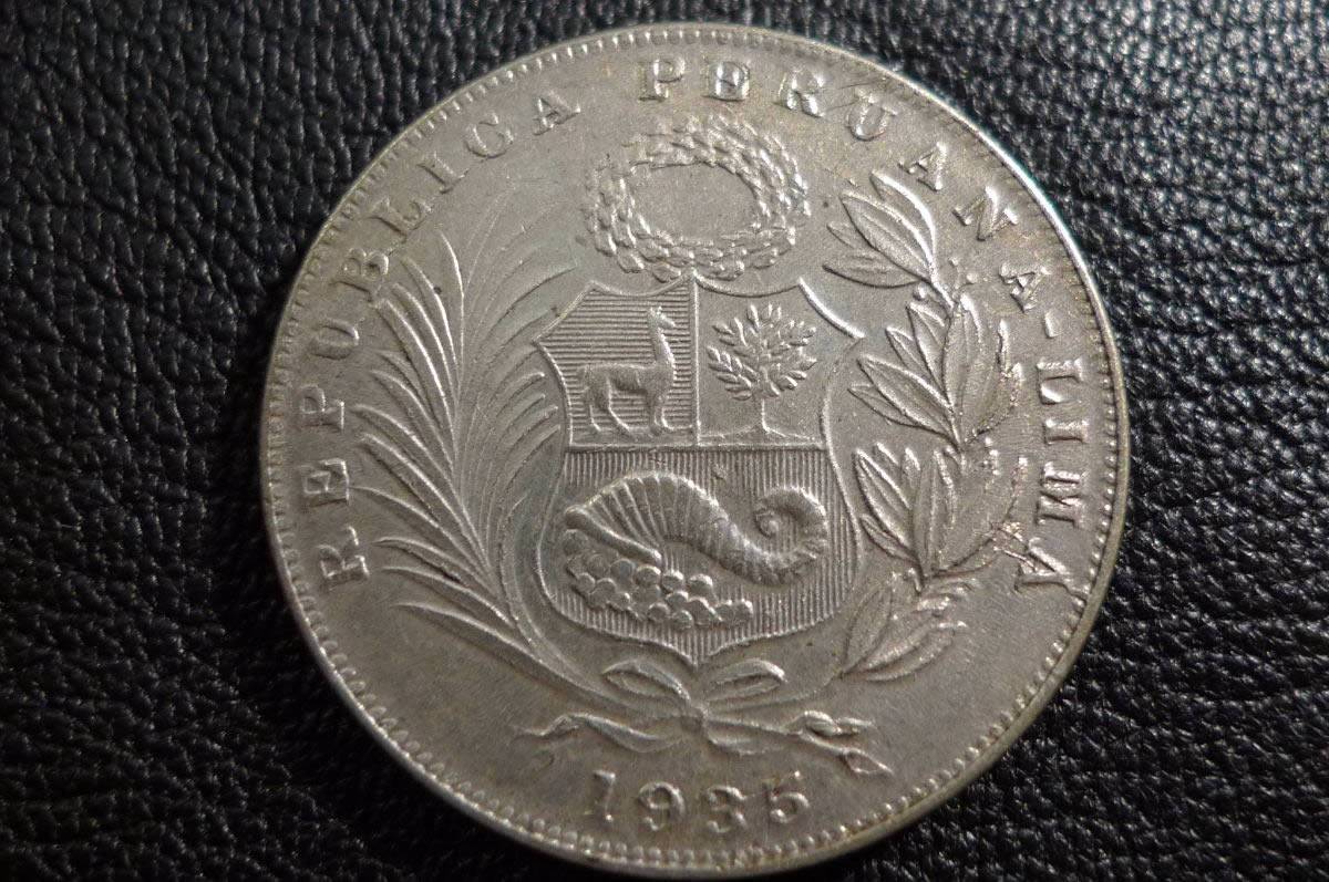 Post-A-Coin-Or-Medal-With-A-Die-Crack!